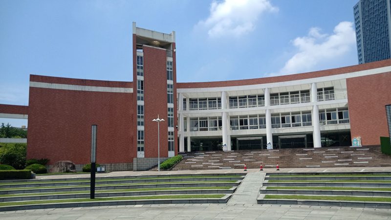 电子科技公司：揭秘经营范围与生产厂家**